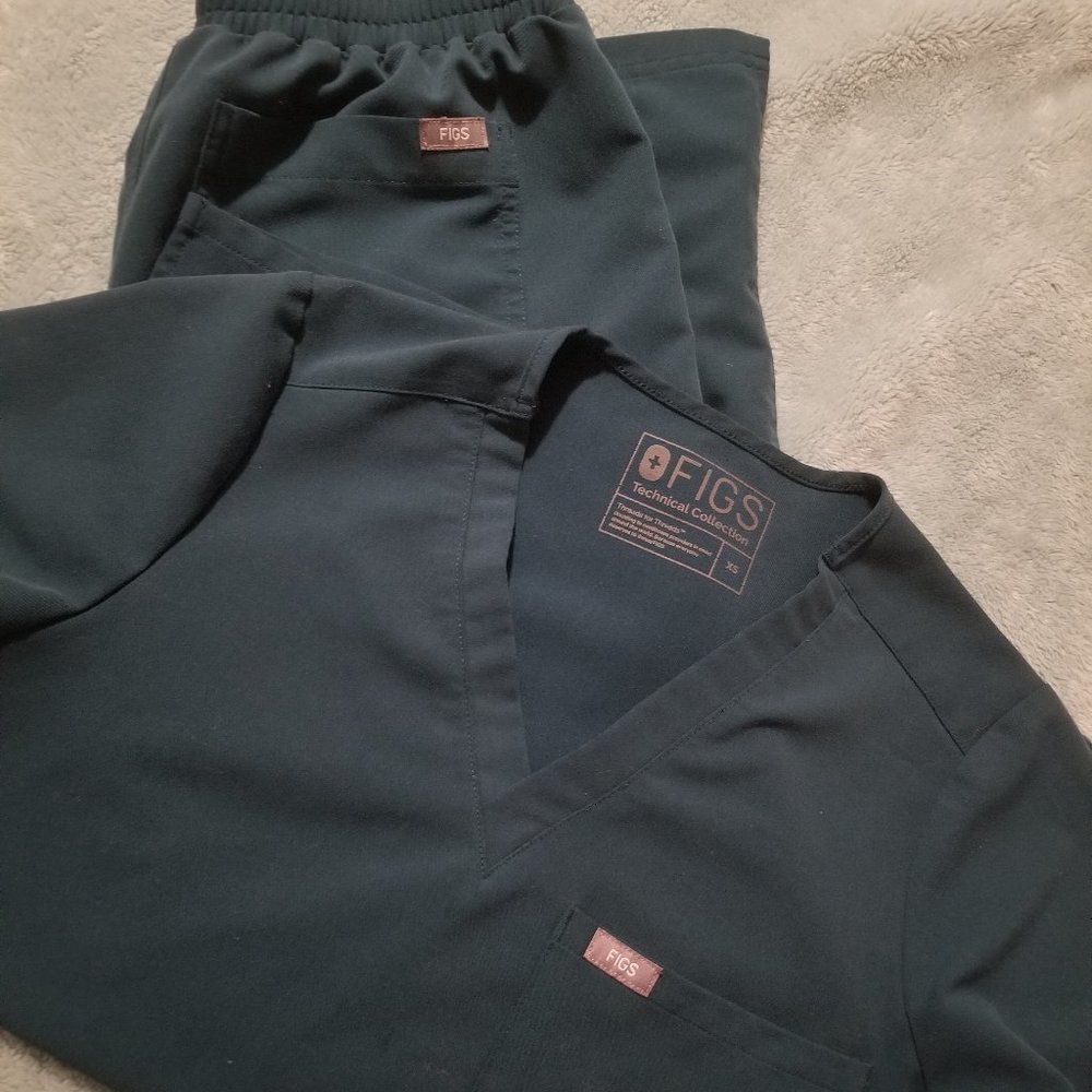 FIGS DARK HARBOR SCRUB SET